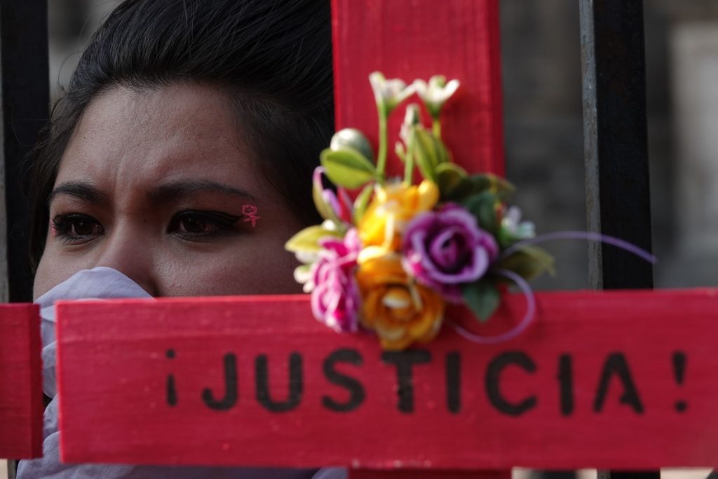 mujeres protestaron con un luto nacional para exigir justicia por los feminicidios de mujeres y niñas ocurridos diariamente en el país