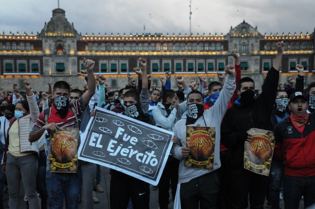 marcha aniversario ayotzinapa
