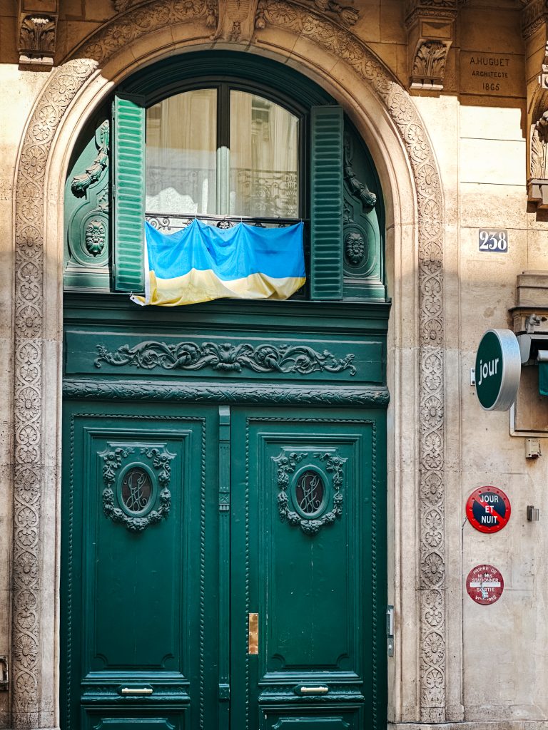 Entrada del edificio donde los familiares de El Troudi poseen un apartamento. Crédito: Atanas Tchobanov/Bird.bg