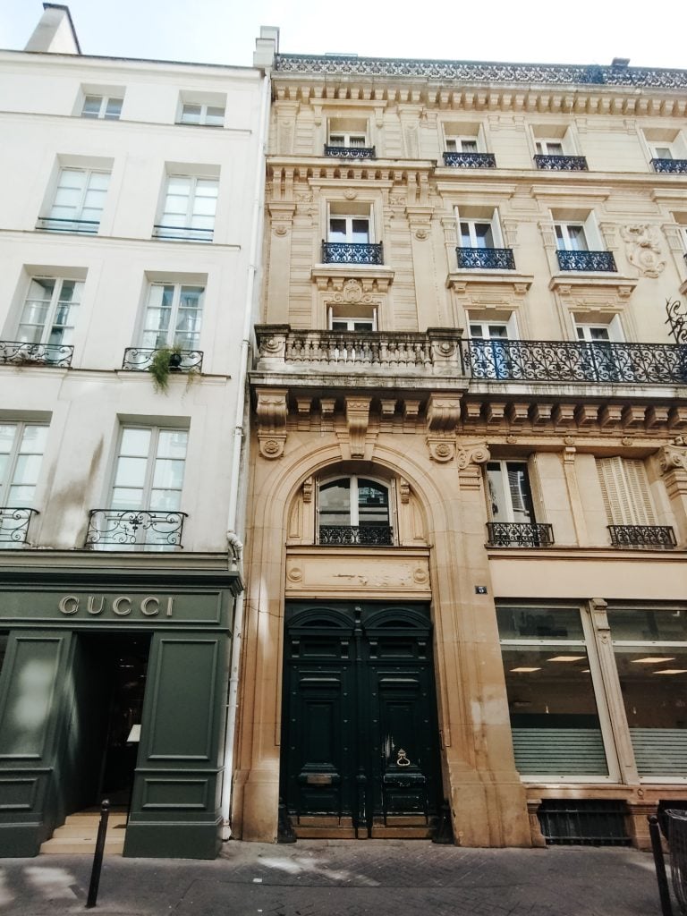 La entrada al edificio del Distrito 6 de París donde Lobão posee un apartamento
Crédito: Audrey Travère
